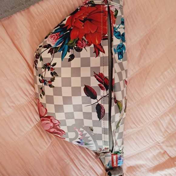 🥰Fabulous Floral and Checkered Sprayground Belt Bag! Looks Designer!🥰 - Picture 7 of 9